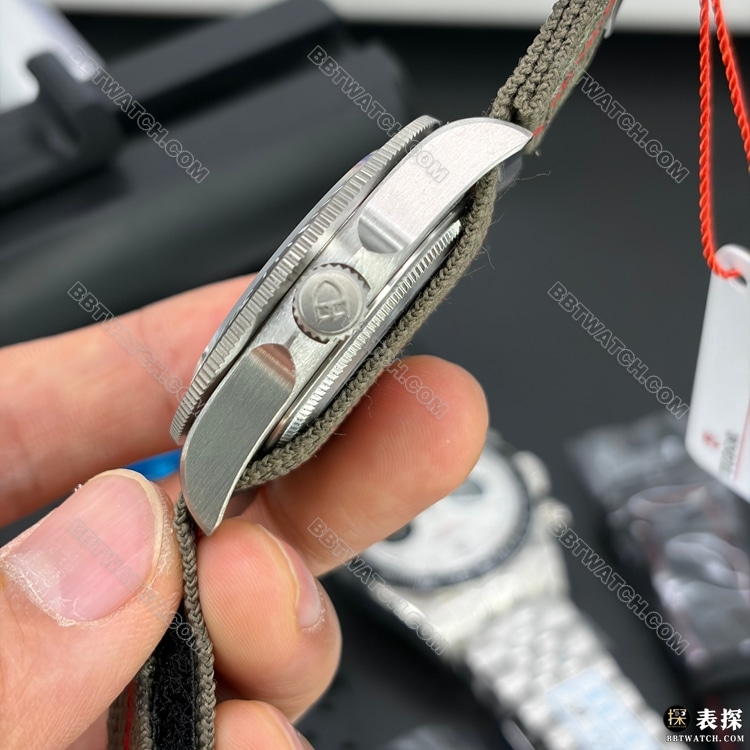 顶级复刻手表M+厂领潜型帝舵黑盘42毫米侧面实拍图