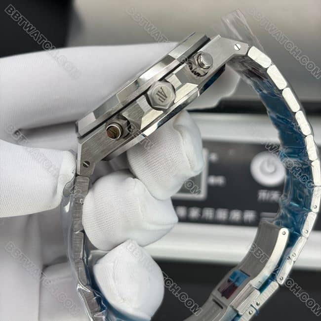 顶级复刻手表DDF厂皇家橡树爱彼绿盘计时26240侧面实拍图