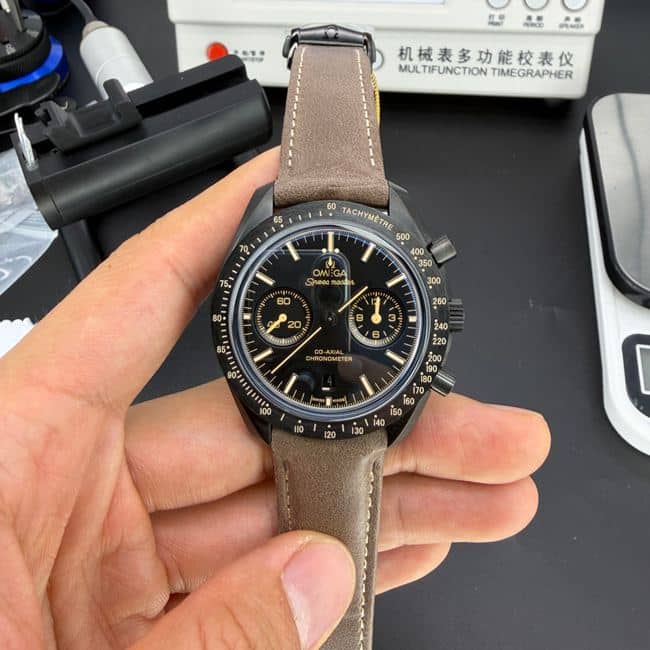 顶级复刻手表TVS厂超霸欧米茄黑盘9300机芯皮表带正面实拍图