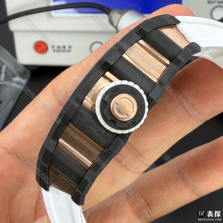 超级克隆手表RM厂理查德米勒镂空盘RM21-01侧面实拍图