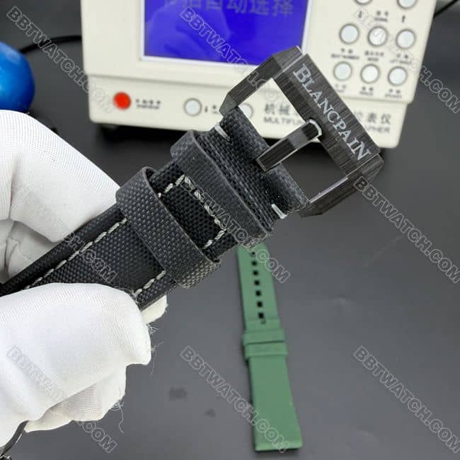 顶级复刻手表ZF厂五十噚宝珀绿盘5005表带实拍图