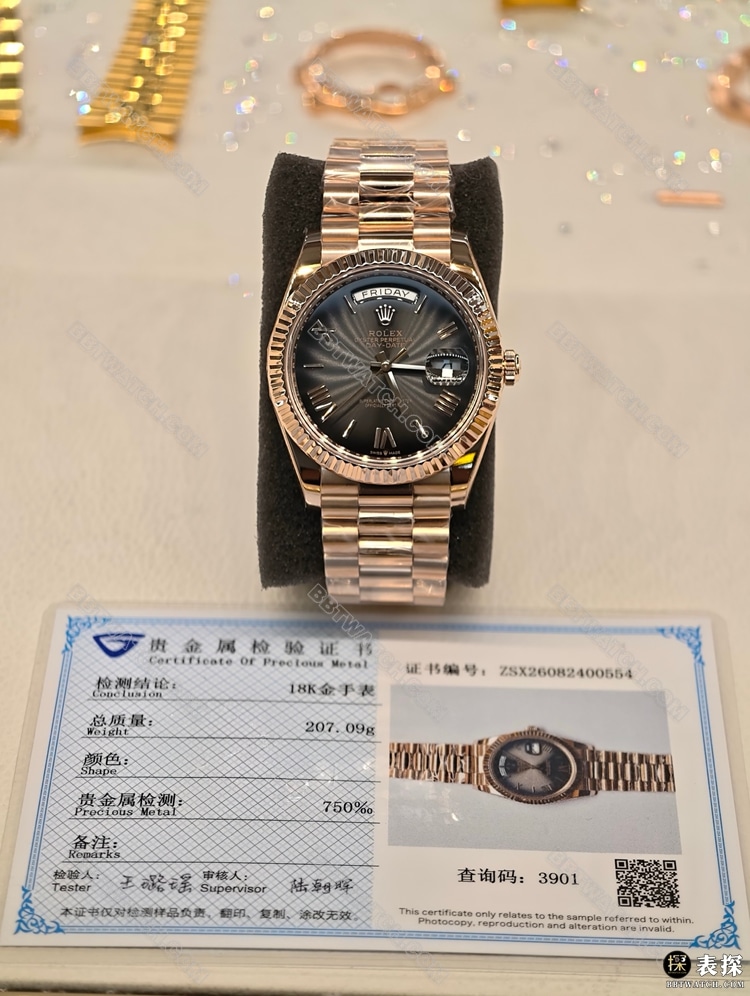 劳力士真金真钻定制超级克隆手表星期日历灰盘18k包金正面实拍图
