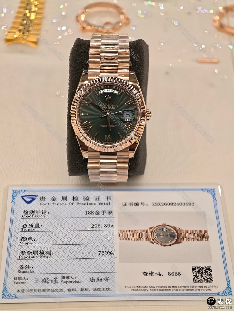 劳力士真金真钻定制最佳复刻手表星期日历绿盘18k包金正面实拍图