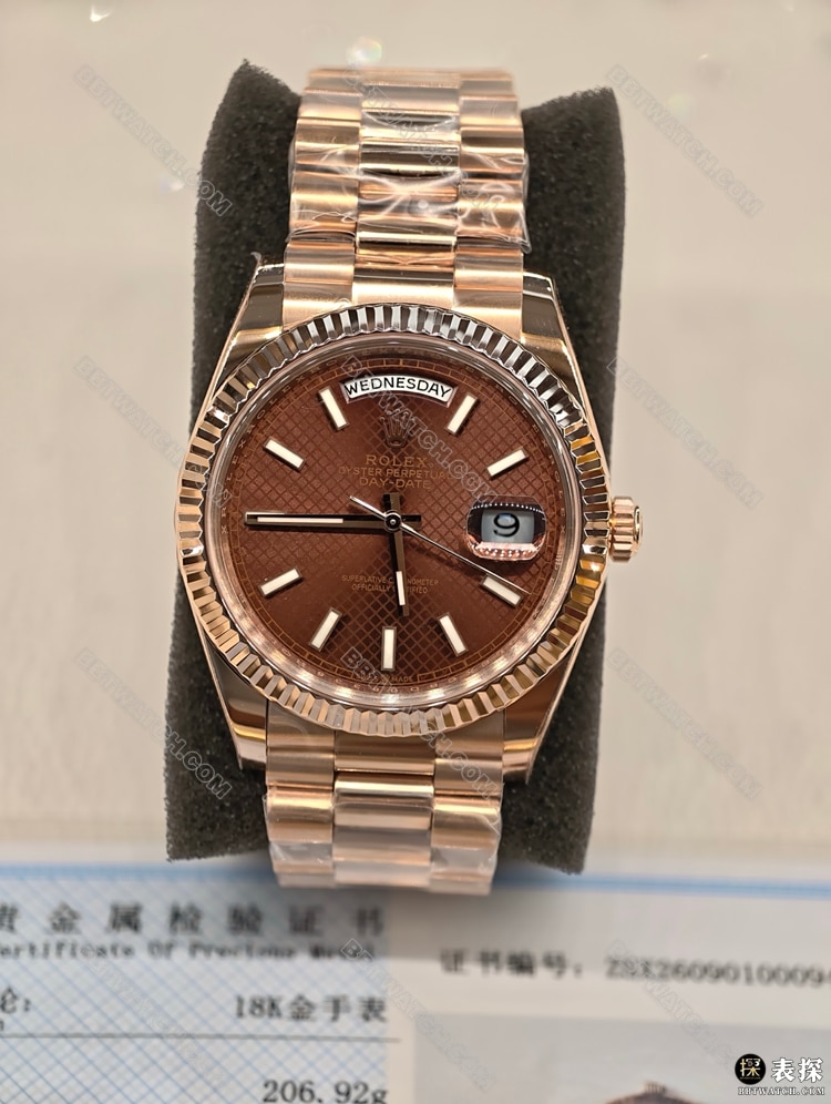 真金真钻定制劳力士1:1复刻手表星期日历咖啡色格纹盘18k包金正面实拍图