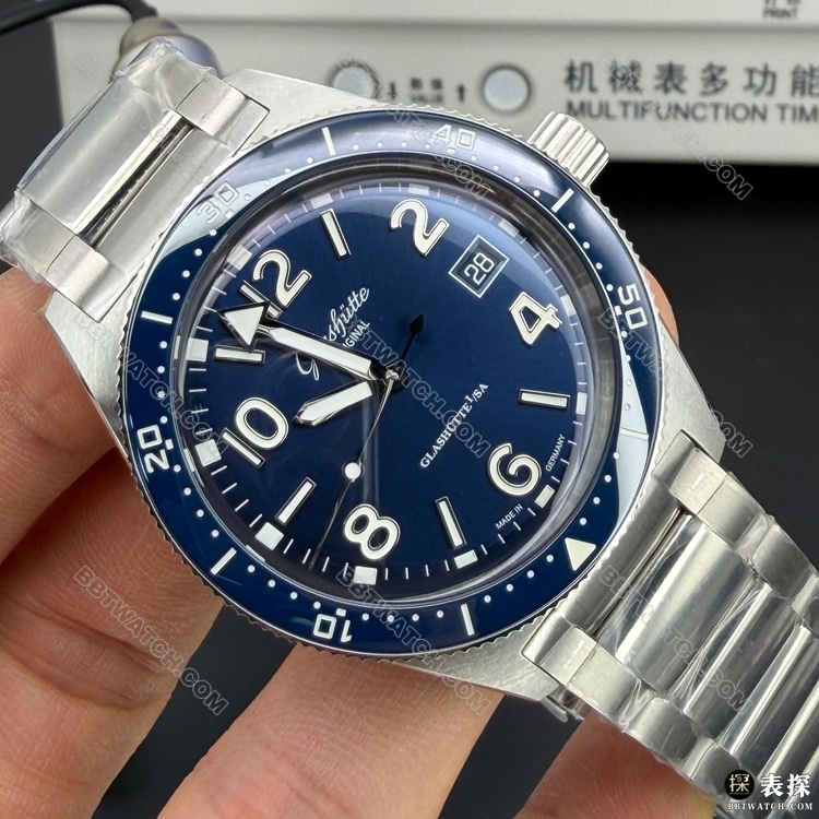 顶级复刻手表原单厂格拉苏蒂开拓蓝盘1-39-11-09-81-70正面实拍图