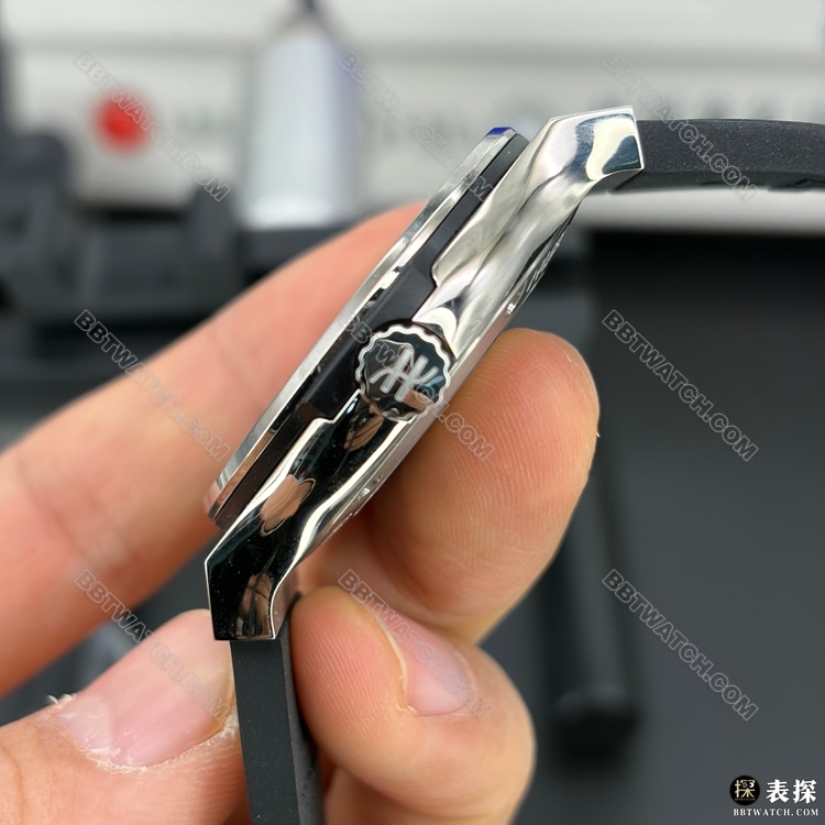 顶级复刻手表JJZ厂经典融合宇舶黑盘542.NX.1171.RX侧面实拍图