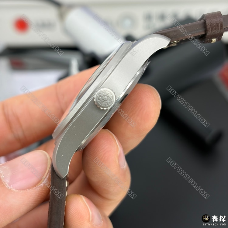 顶级复刻手表MKS厂飞行员万国黑盘IW327006侧面实拍图