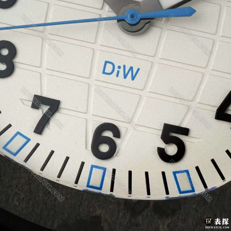 最优复刻手表DIW厂手雷百达翡丽白盘黑色表带5167正面实拍图