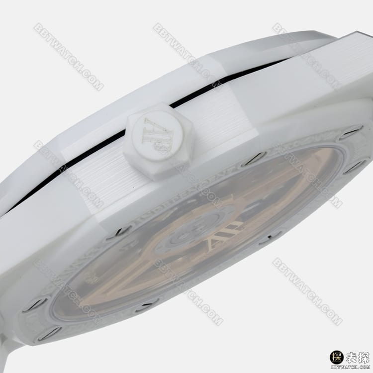 超级克隆手表皇家橡树ZF厂爱彼白盘陶瓷15500侧面实拍图