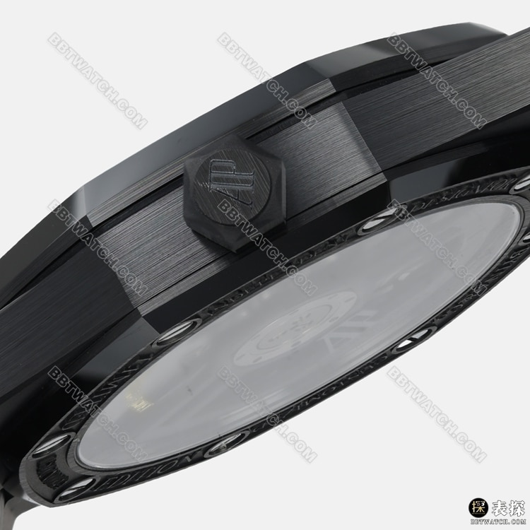 最佳复刻手表皇家橡树ZF厂爱彼黑盘陶瓷15500侧面实拍图