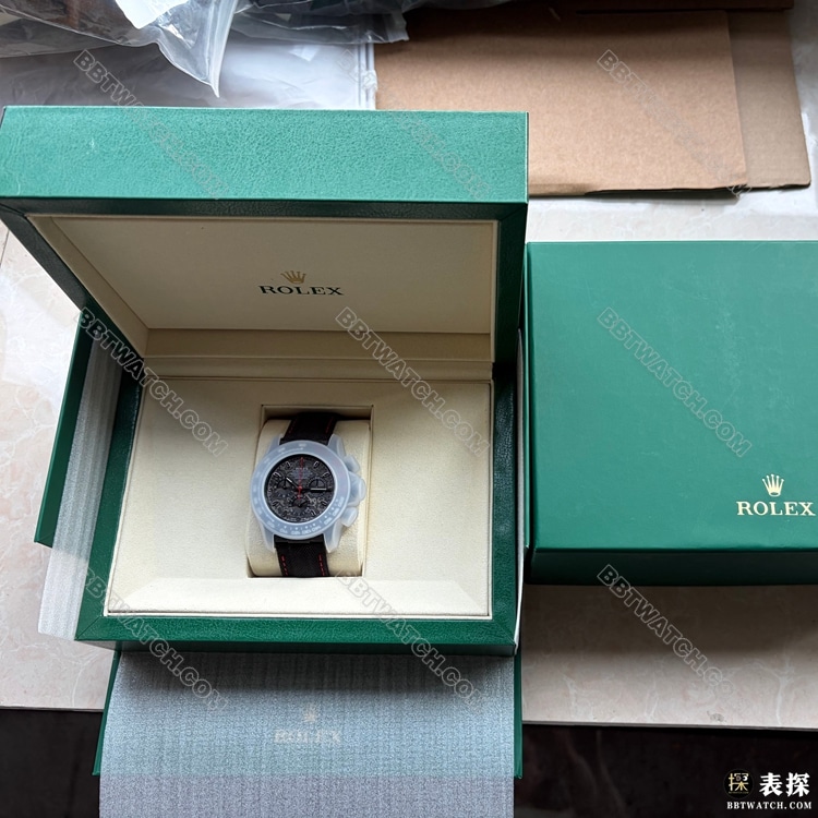 顶级复刻手表DIW厂迪通拿劳力士黑盘机械4130正面实拍图